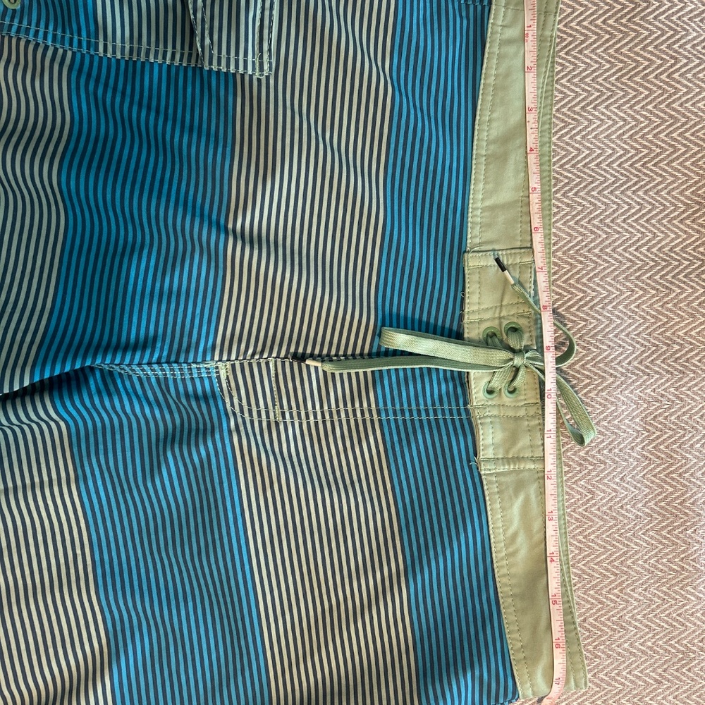 RVCA - Picture 3 of 4